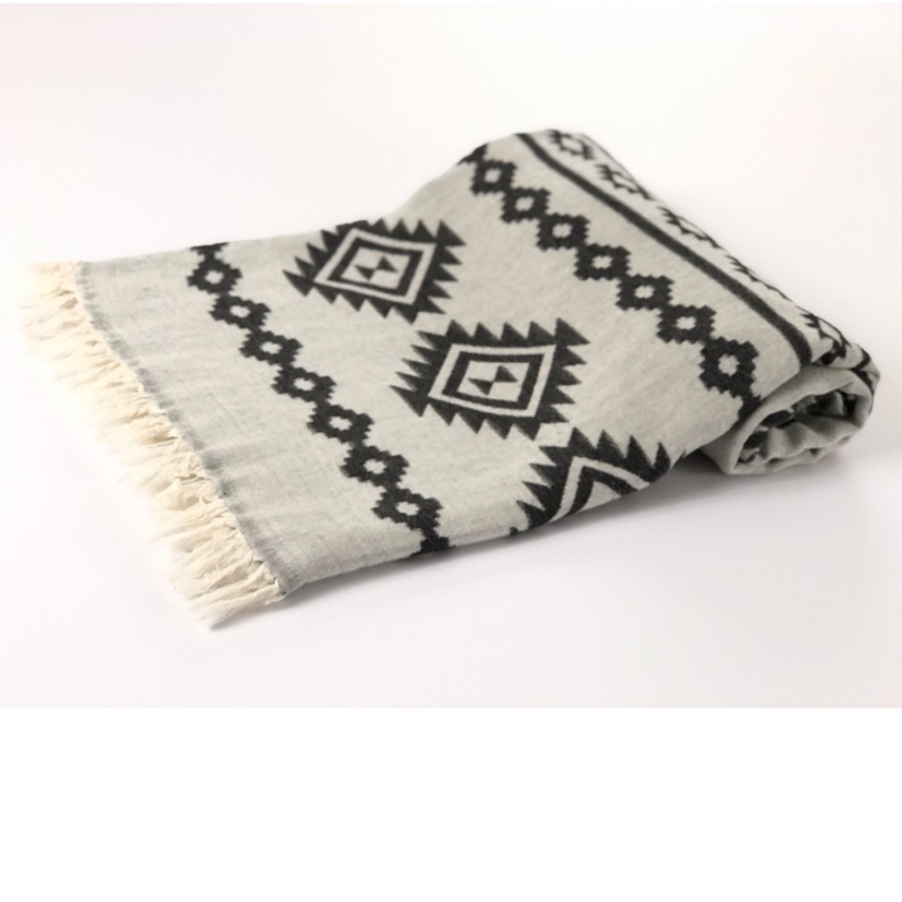 BLACK PORTO THROWS